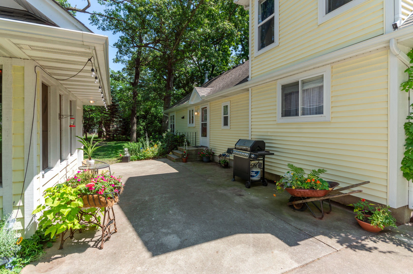 16463 Plank Road Sycamore, IL 60178 - Photo 9 of 36 a backyard of a house with outdoor seating