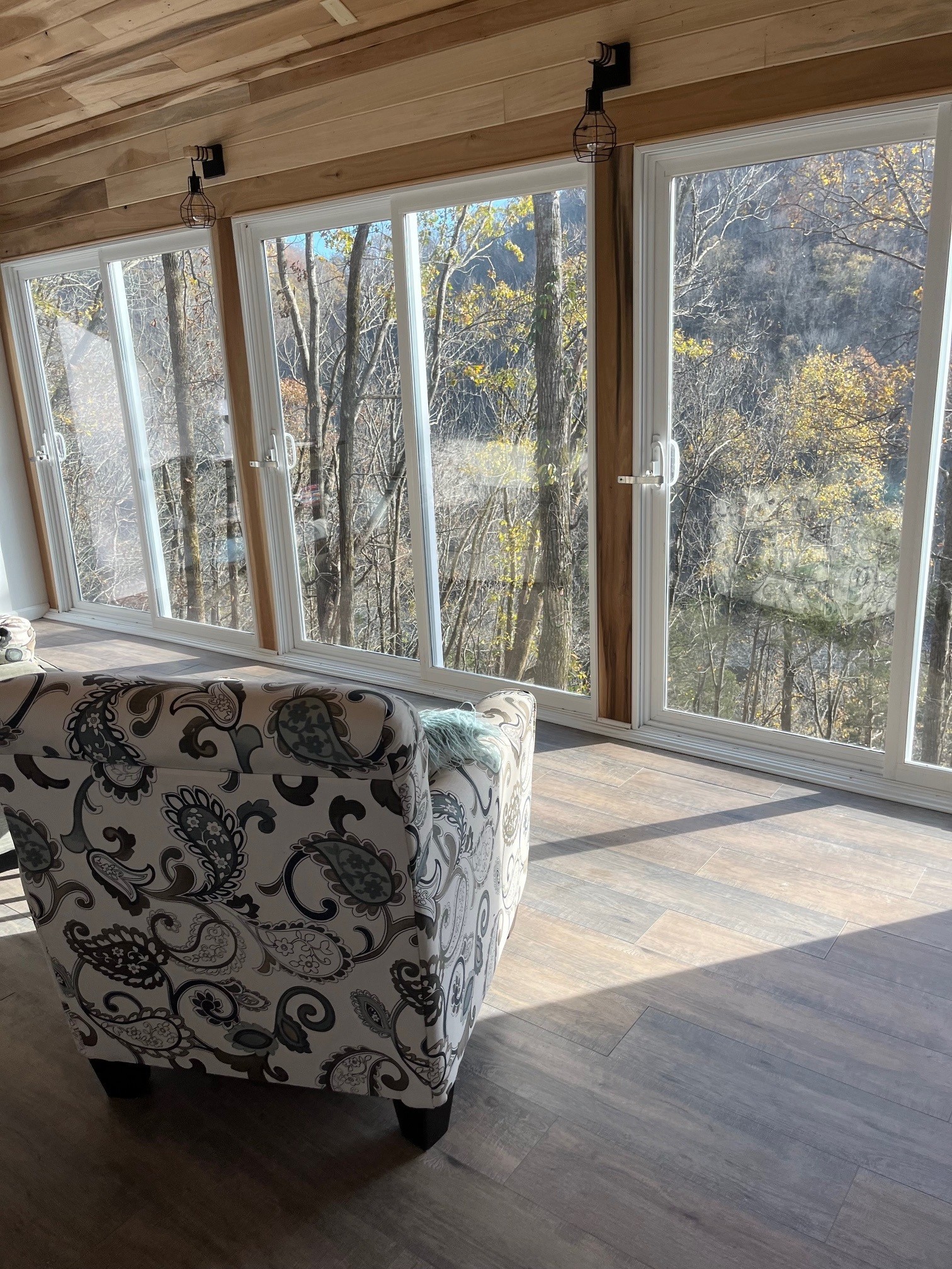 1490 Ford Road Baxter, TN 38544 - Photo 11 of 24 a bathroom with a bathtub and a window