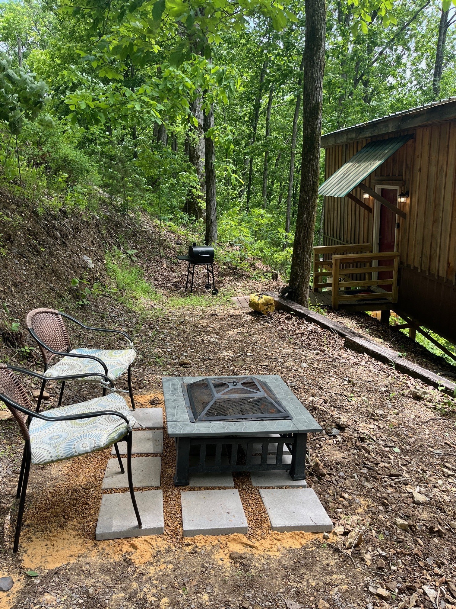 1490 Ford Road Baxter, TN 38544 - Photo 7 of 24 a backyard of a house with table and chairs