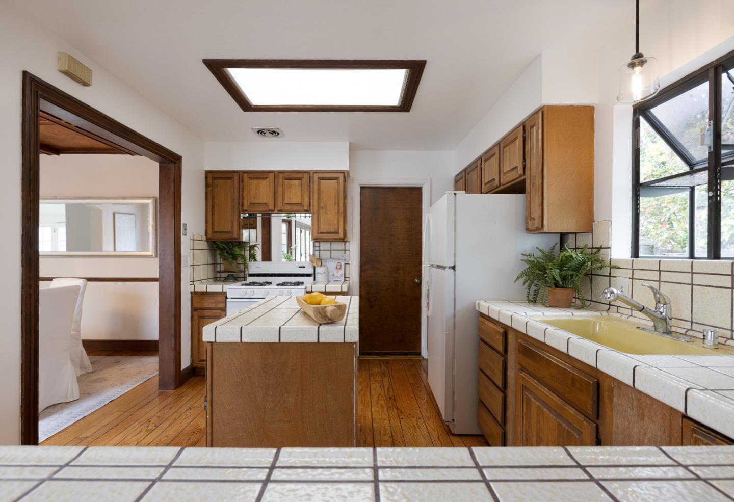 1113 Cambridge Road Burlingame, CA 94010 - Photo 11 of 28