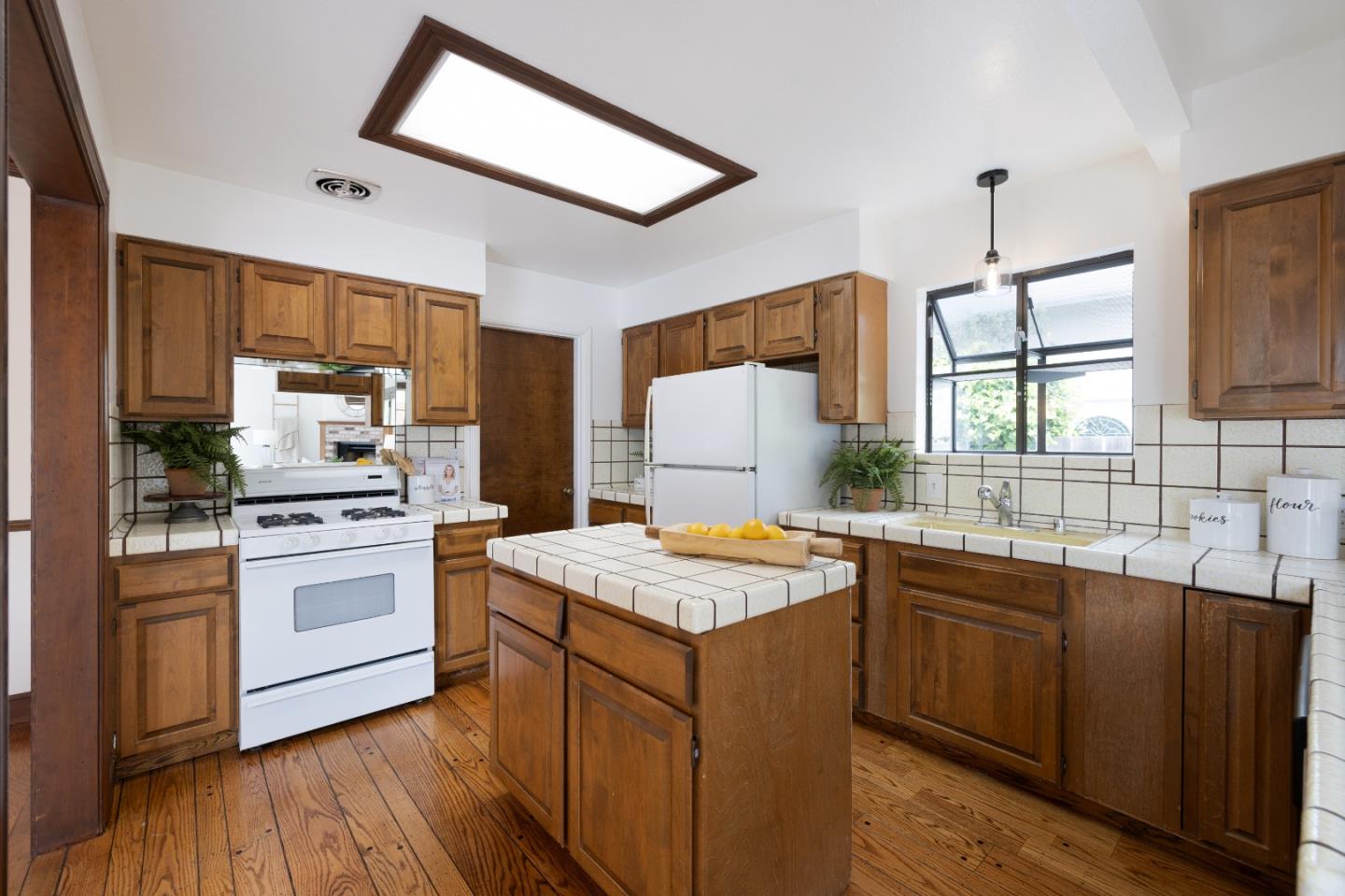 1113 Cambridge Road Burlingame, CA 94010 - Photo 13 of 28