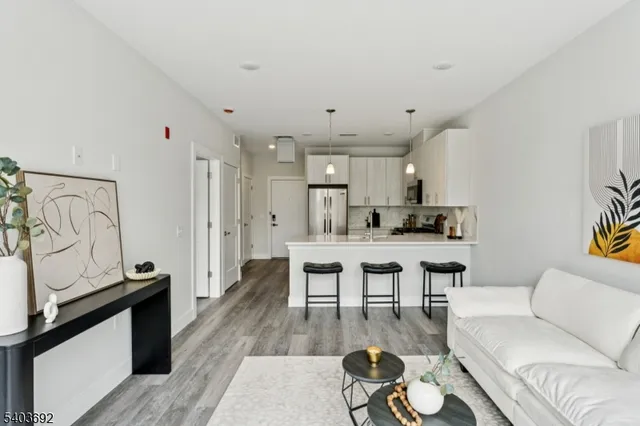 $2,245 | 140 West Webster Avenue, Unit 221, Roselle Park, NJ 07204