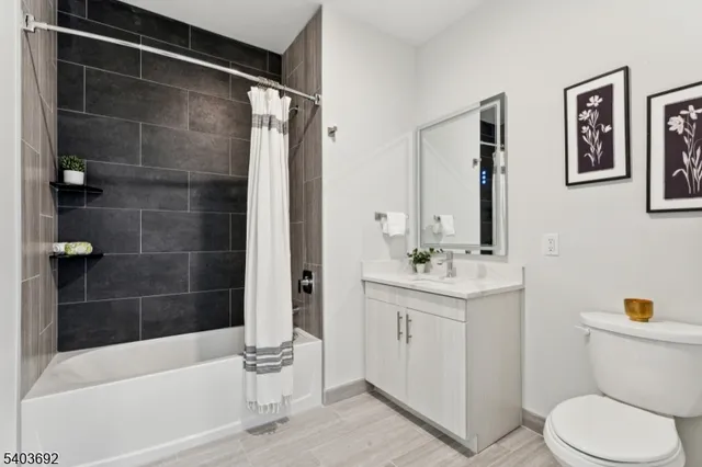 $2,245 | 140 West Webster Avenue, Unit 221, Roselle Park, NJ 07204