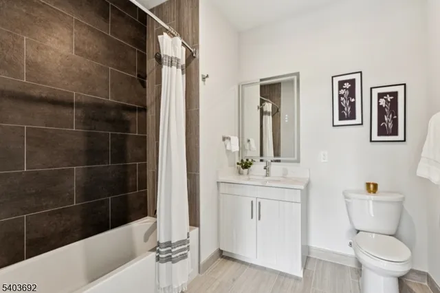 $2,245 | 140 West Webster Avenue, Unit 221, Roselle Park, NJ 07204