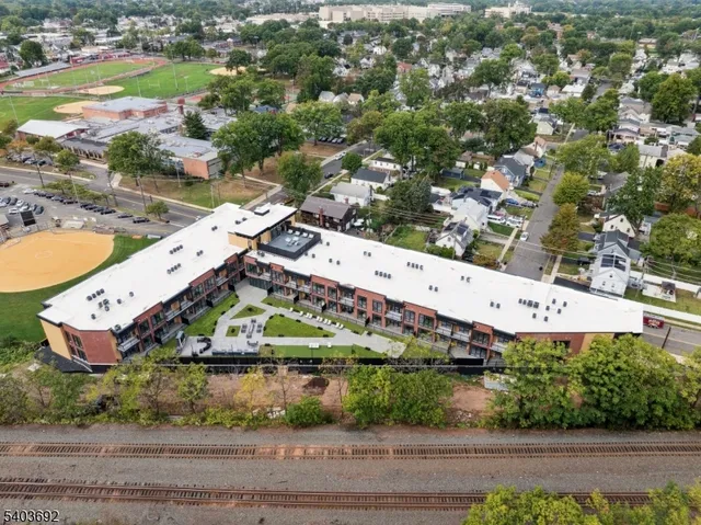 $2,245 | 140 West Webster Avenue, Unit 221, Roselle Park, NJ 07204