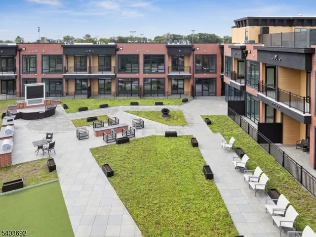 $2,245 | 140 West Webster Avenue, Unit 221, Roselle Park, NJ 07204