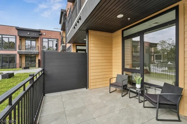 $2,245 | 140 West Webster Avenue, Unit 221, Roselle Park, NJ 07204