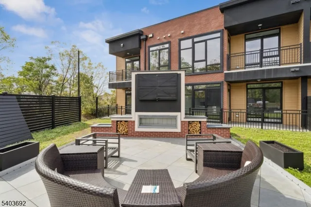 $2,245 | 140 West Webster Avenue, Unit 221, Roselle Park, NJ 07204