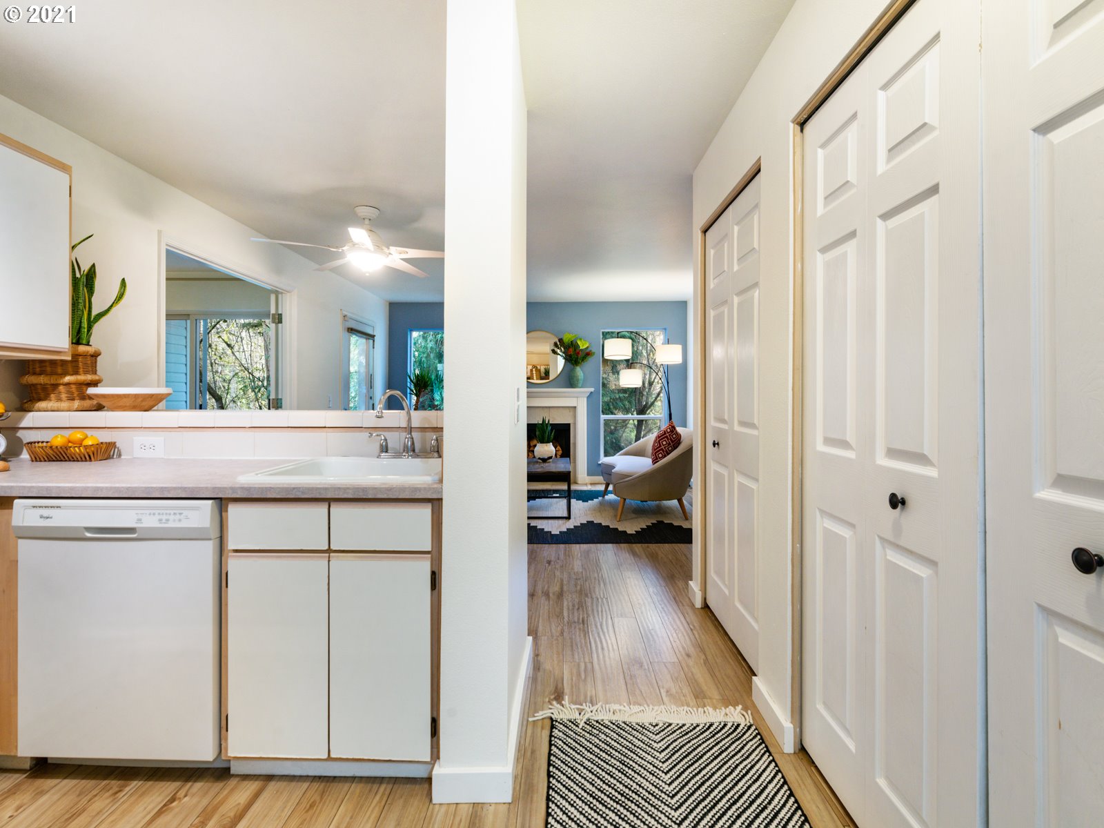 5142 Southwest Multnomah Boulevard, Unit C Portland, OR 97219 - Photo 8 of 26 Gallery Image 8