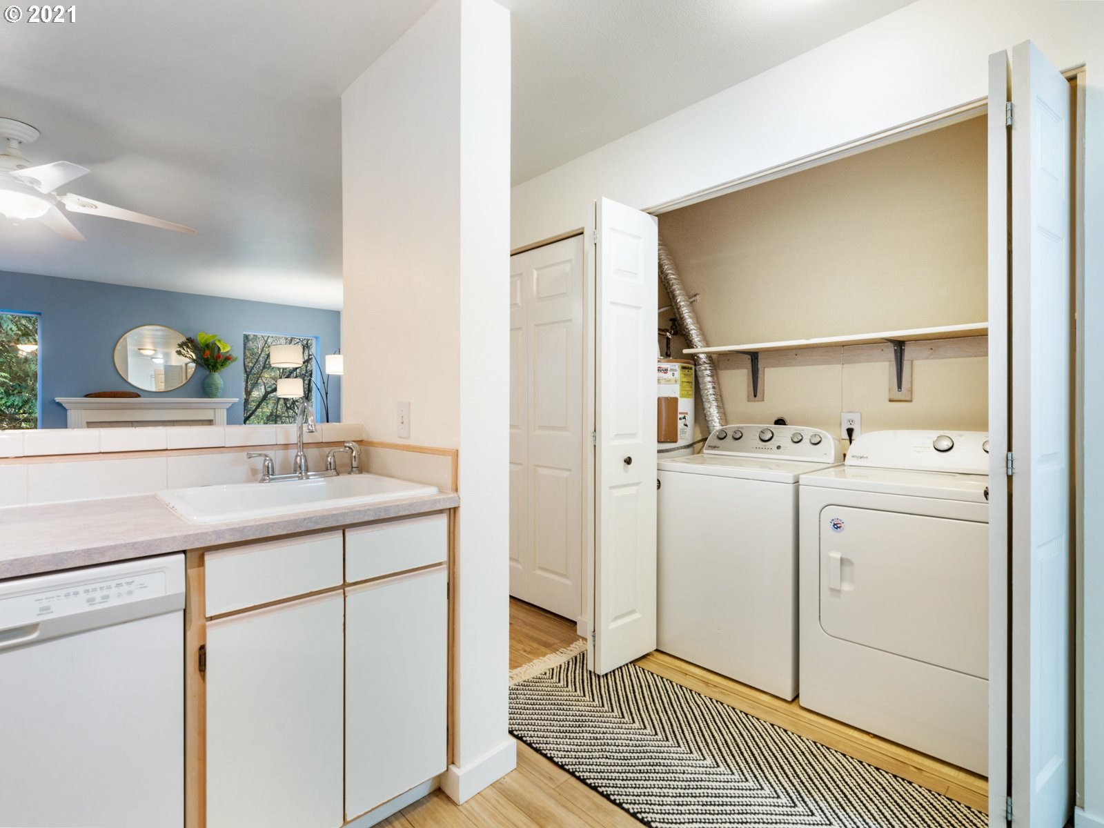 5142 Southwest Multnomah Boulevard, Unit C Portland, OR 97219 - Photo 9 of 26 Gallery Image 9