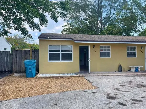 $1,400 | 243 Southeast 24th Avenue, Unit A, Boynton Beach, FL 33435