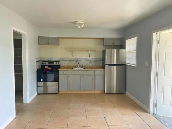 $1,400 | 243 Southeast 24th Avenue, Unit A, Boynton Beach, FL 33435