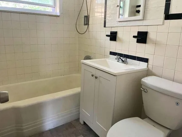 $1,400 | 243 Southeast 24th Avenue, Unit A, Boynton Beach, FL 33435