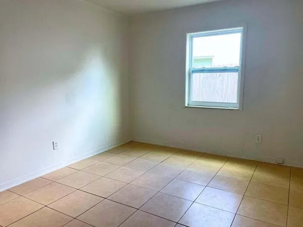 $1,400 | 243 Southeast 24th Avenue, Unit A, Boynton Beach, FL 33435