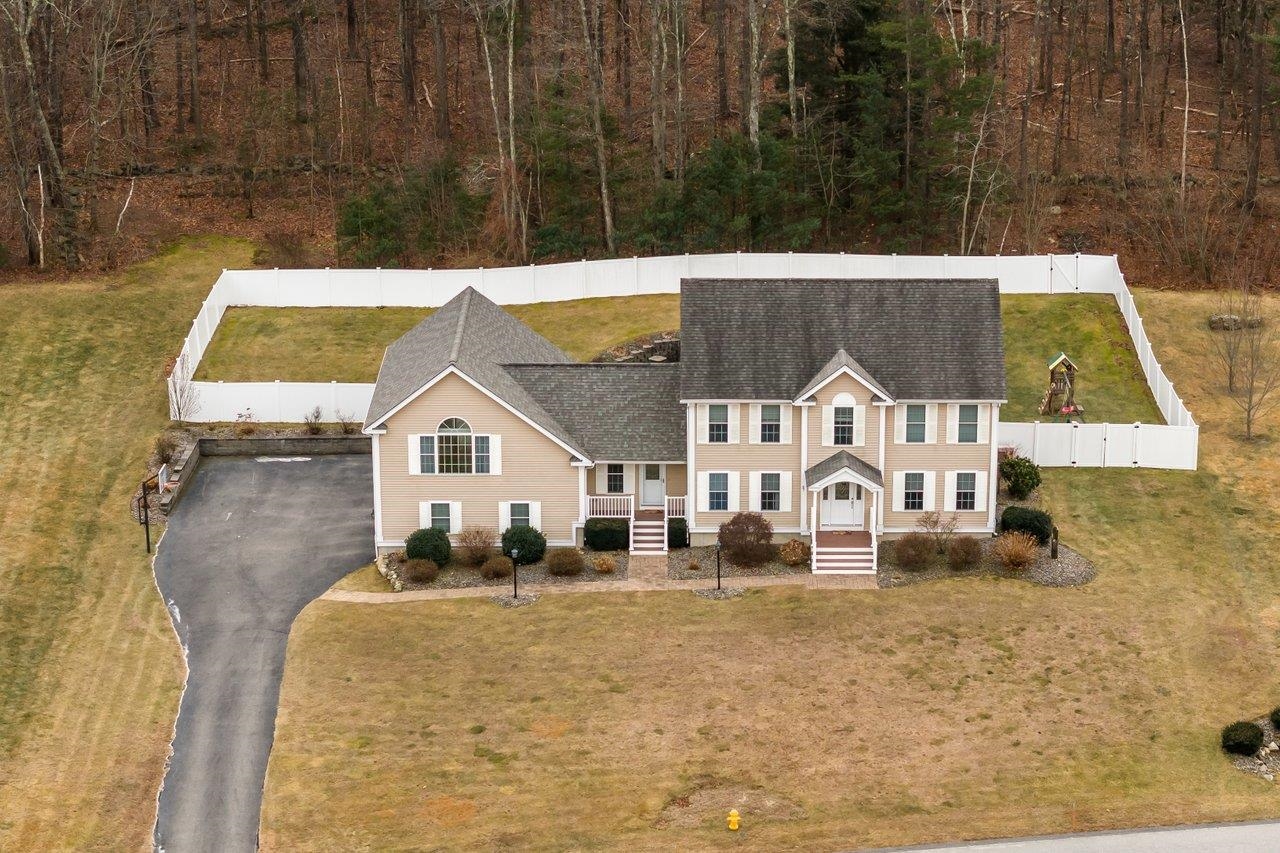 27 Silver Brook Road Salem, NH 03079 - Photo 3 of 40 Gallery Image 3