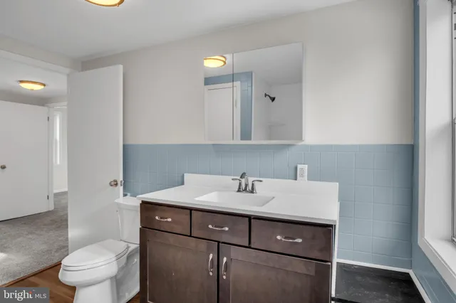 a view of a hallway with a closet