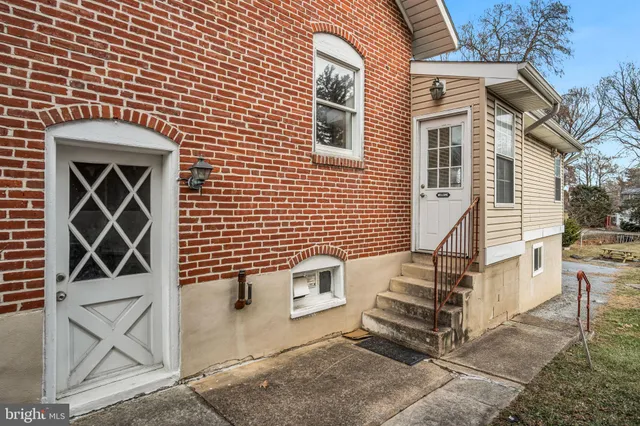 a view of yard with trees