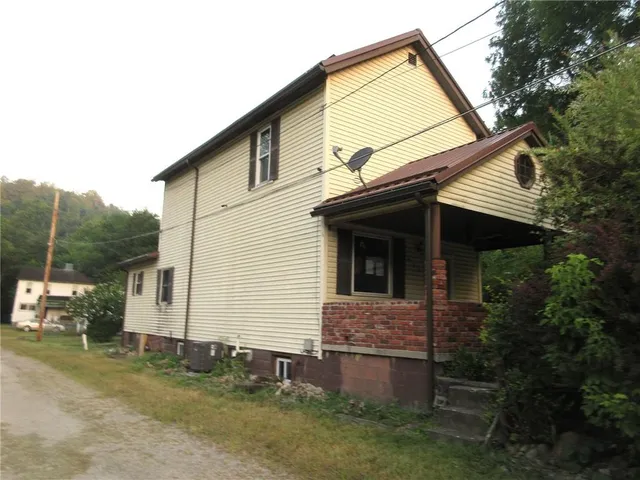 $72,000 | 960 Pike Run Drive, Coal Center, PA 15423
