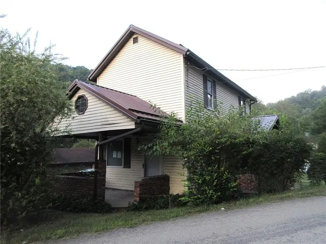$72,000 | 960 Pike Run Drive, Coal Center, PA 15423
