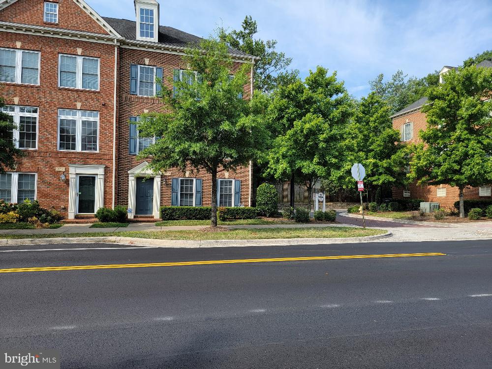 806 West Glebe Road Alexandria, VA 22305 - Photo 1 of 22 Front Entrance