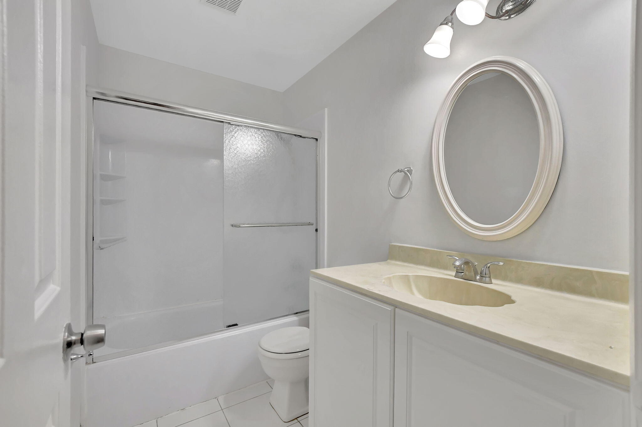 3939 Northeast 5th Avenue, Unit D201 Boca Raton, FL 33431 - Photo 14 of 33 bathroom 2