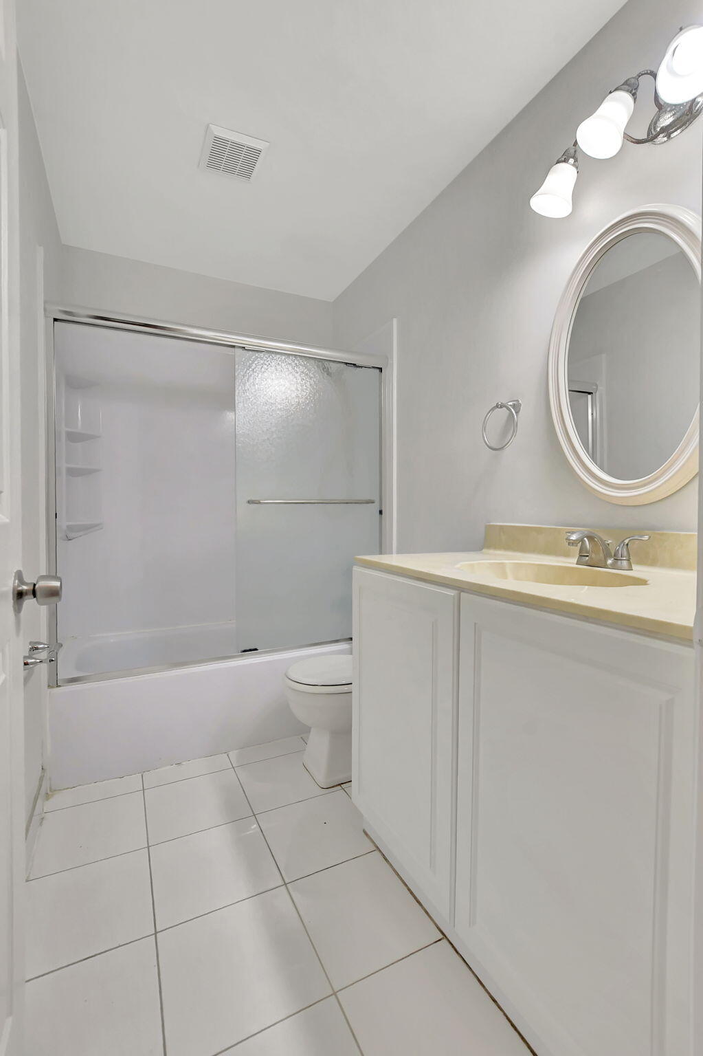 3939 Northeast 5th Avenue, Unit D201 Boca Raton, FL 33431 - Photo 15 of 33 bathroom 2