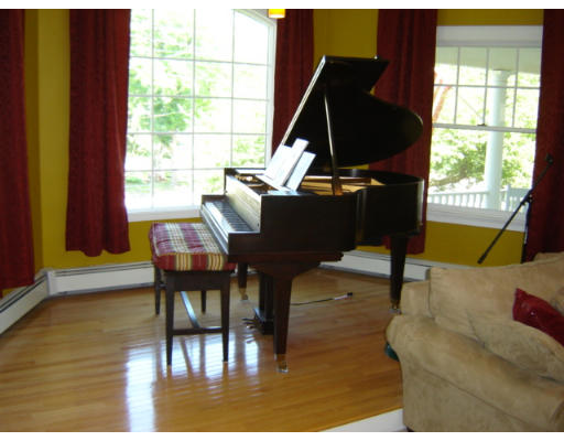 1221 Brook Road Milton, MA 02186 - Photo 12 of 22