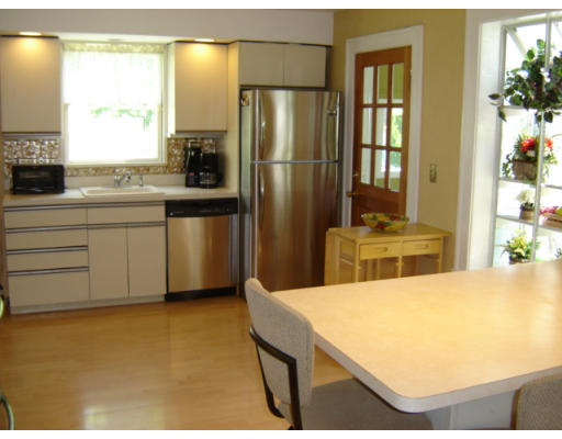 1221 Brook Road Milton, MA 02186 - Photo 8 of 22
