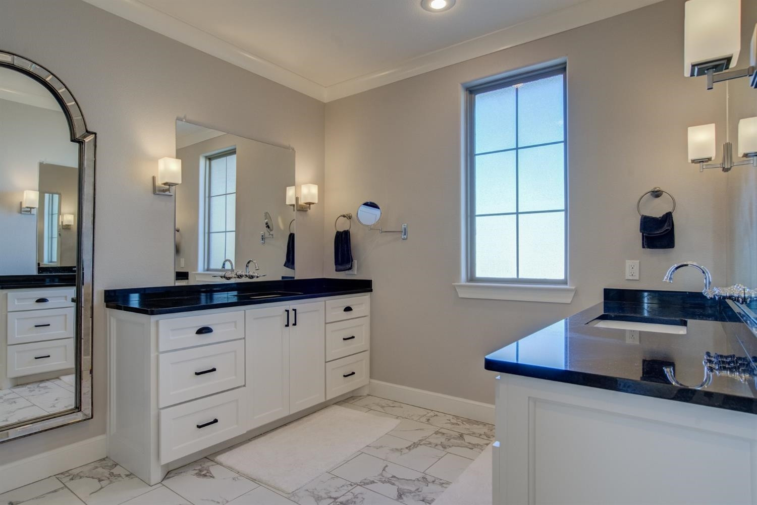 6455 Hawaii Road Anton, TX 79313 - Photo 30 of 46 Master bathroom