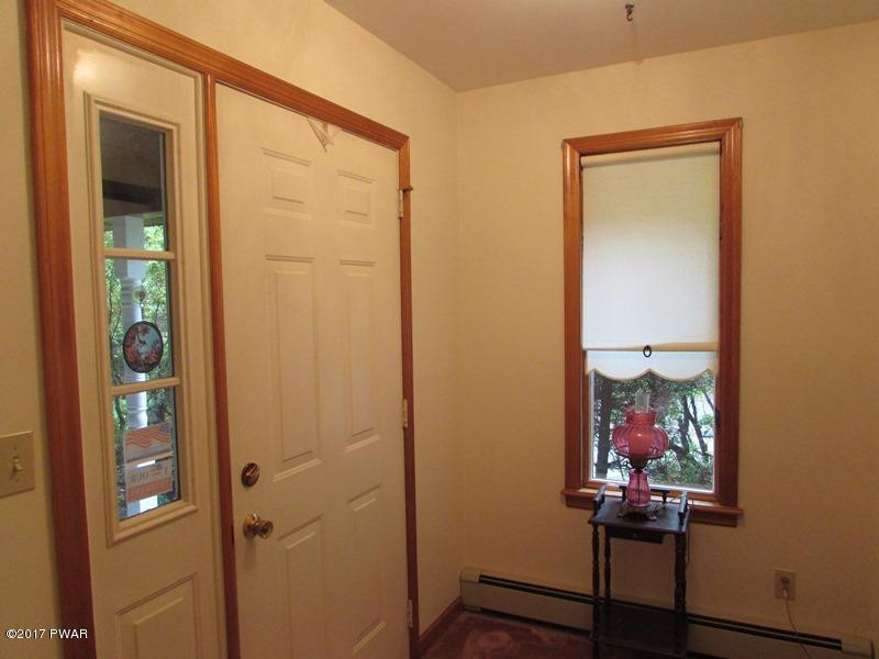 107 Rodeo Drive Hawley, PA 18428 - Photo 23 of 35 Front Foyer