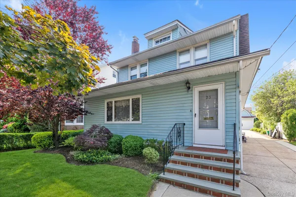 $915,000 | 23 Thompson Place, Lynbrook, NY 11563