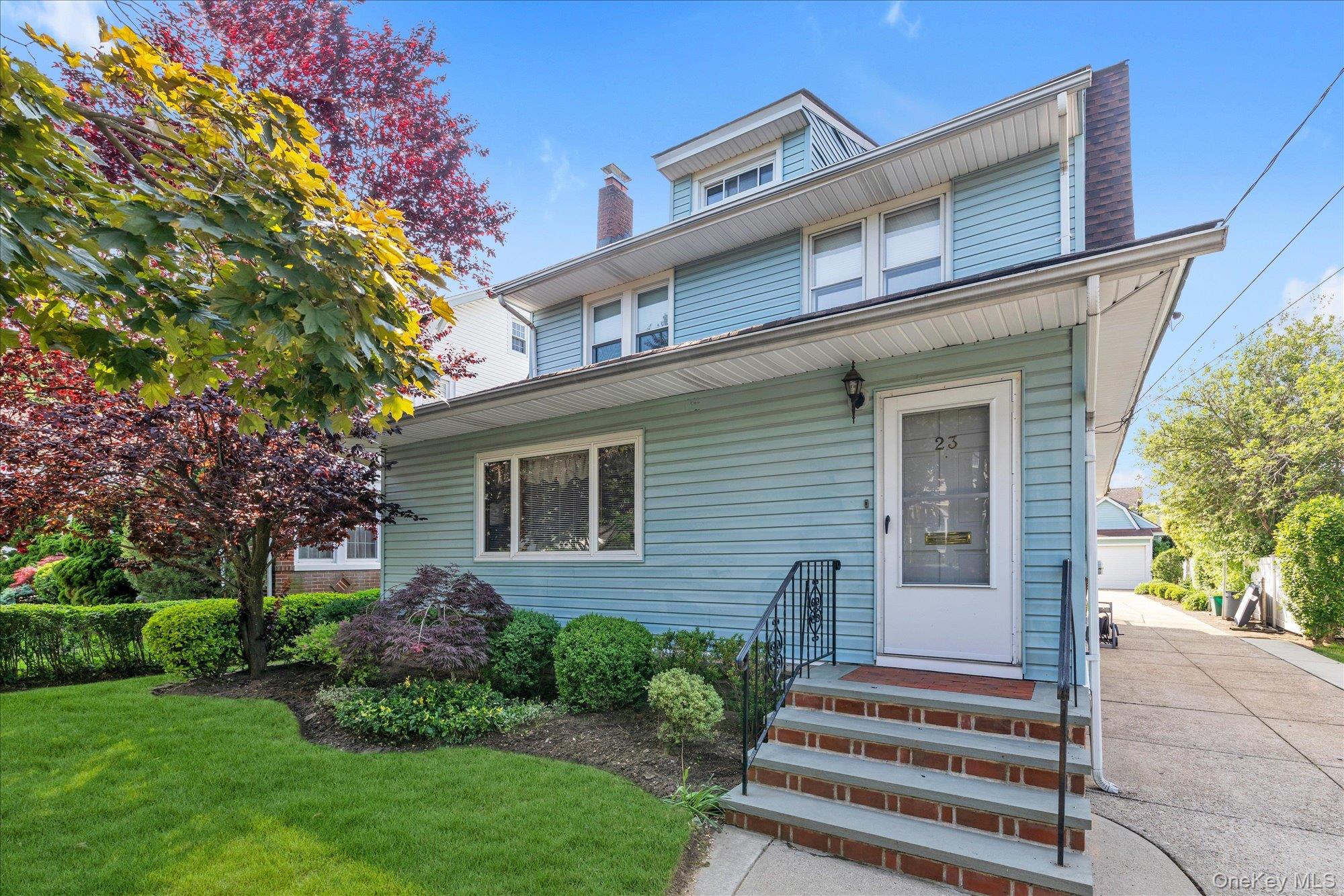 23 Thompson Place Lynbrook, NY 11563 - Photo 1 of 1
