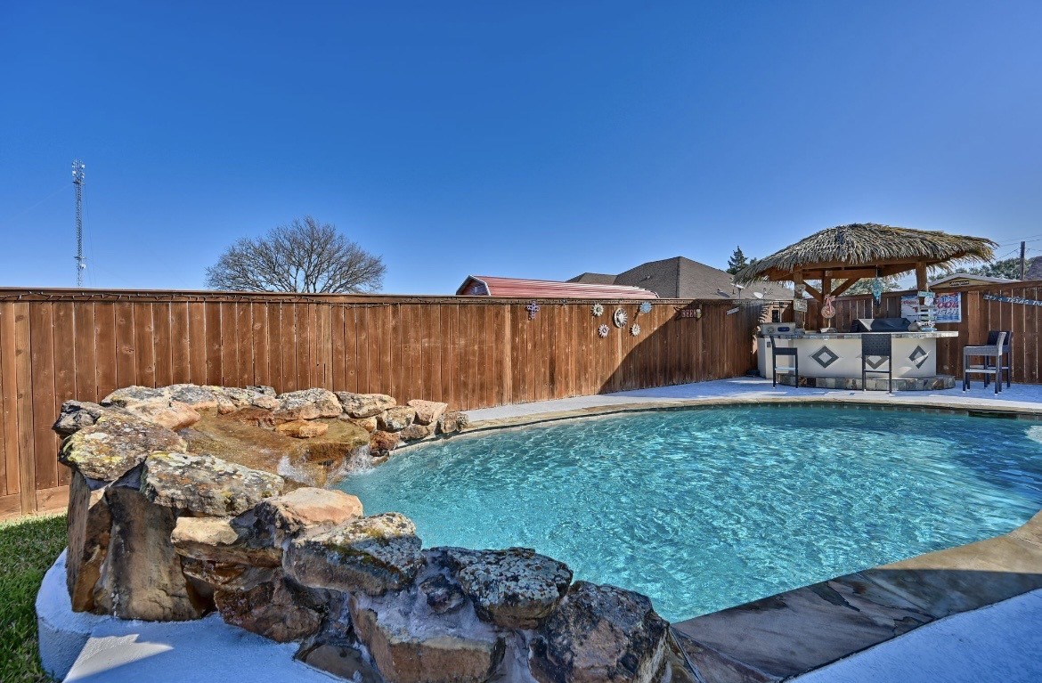 306 Matula Avenue Schulenburg, TX 78956 - Photo 17 of 21 a view of a backyard with furniture