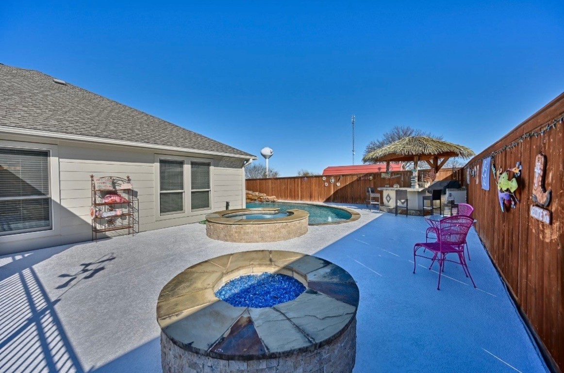 306 Matula Avenue Schulenburg, TX 78956 - Photo 18 of 21 a view of a house with swimming pool and sitting area