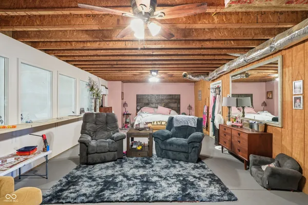 $1,300,000 | 850 West County Road 1000 North, Roachdale, IN 46172