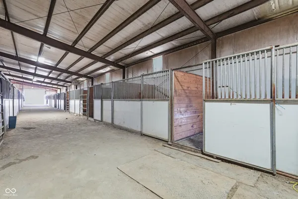 $1,300,000 | 850 West County Road 1000 North, Roachdale, IN 46172