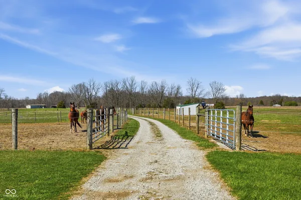 $1,300,000 | 850 West County Road 1000 North, Roachdale, IN 46172