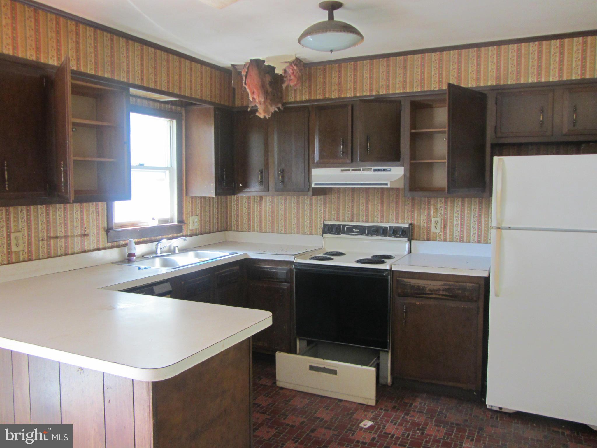 2081 Cove Point Road Lusby, MD 20657 - Photo 4 of 17 Kitchen