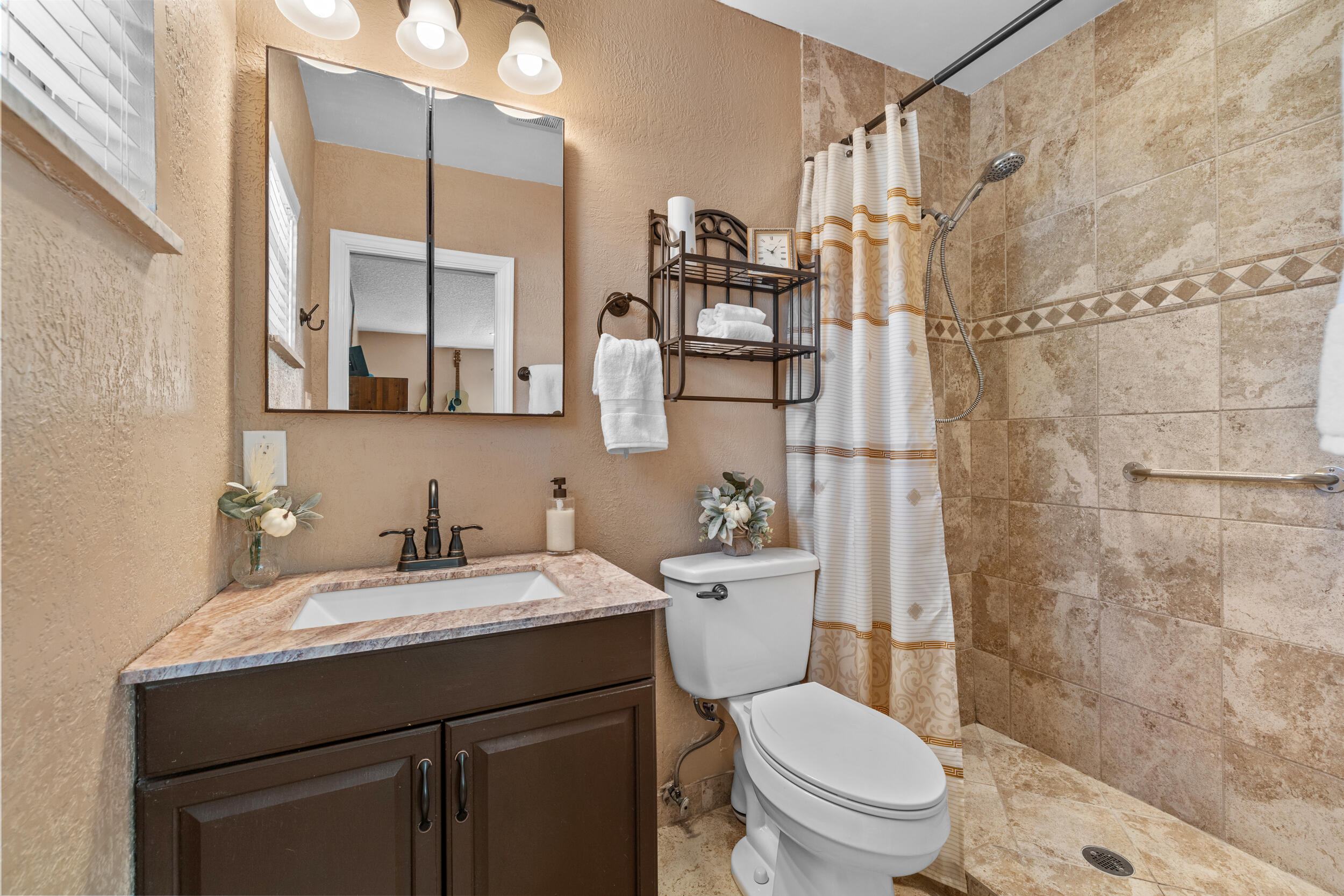 5051 Van Buren Road Delray Beach, FL 33484 - Photo 22 of 55 Primary Ensuite Bathroom