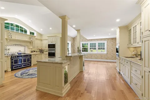 $4,345,000 | 2 Shore Drive, Manhasset, NY 11030