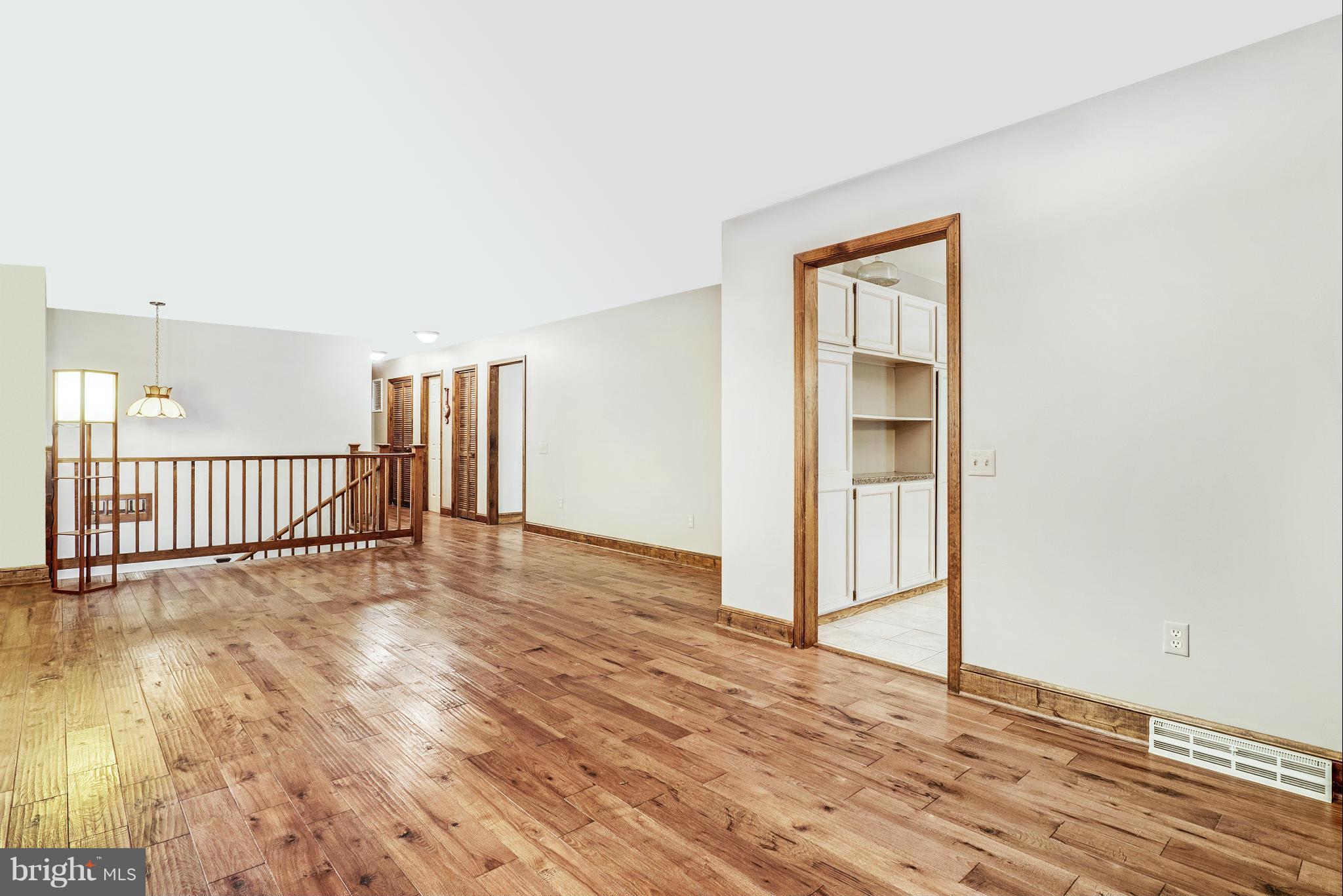 10138 Rixeyville Road Culpeper, VA 22701 - Photo 4 of 28 Living Room