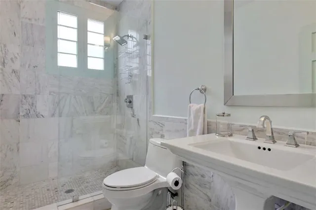 $2,500 | 5221 Magazine Street, Unit 1, New Orleans, LA 70115