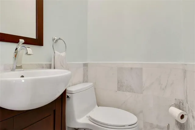 $2,500 | 5221 Magazine Street, Unit 1, New Orleans, LA 70115