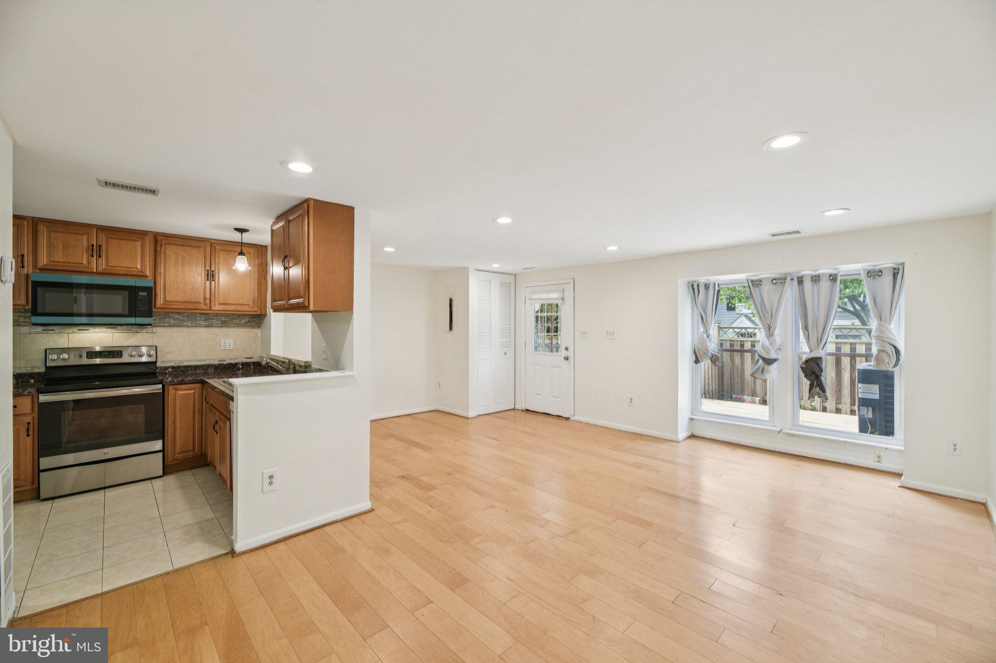 418 Legato Terrace Silver Spring, MD 20901 - Photo 4 of 23 Bright and airy open living space.
