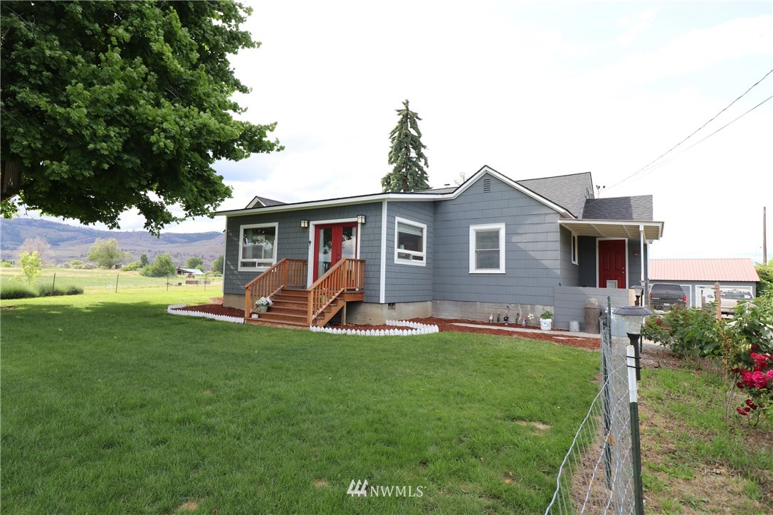 39 Dixon Road Omak, WA 98841 - Photo 15 of 38 a front view of house with yard and outdoor seating