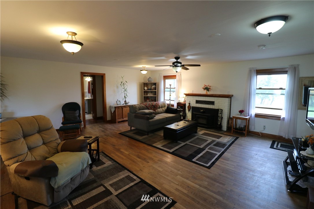 39 Dixon Road Omak, WA 98841 - Photo 16 of 38 a living room with furniture and a fireplace