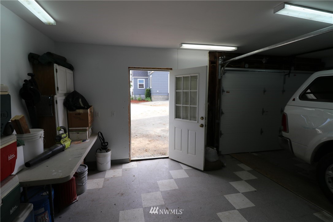 39 Dixon Road Omak, WA 98841 - Photo 17 of 38 a room with furniture and a window