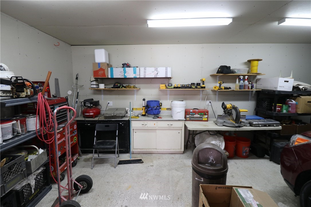 39 Dixon Road Omak, WA 98841 - Photo 18 of 38 a kitchen with a sink and cabinets