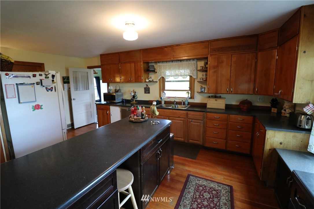 39 Dixon Road Omak, WA 98841 - Photo 32 of 38 a kitchen with lots of counter top space and appliances