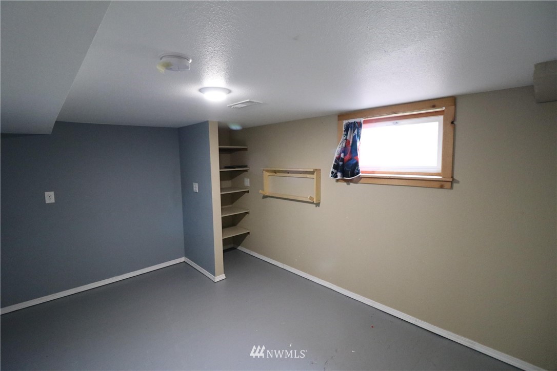 39 Dixon Road Omak, WA 98841 - Photo 38 of 38 an empty room with a fireplace and windows